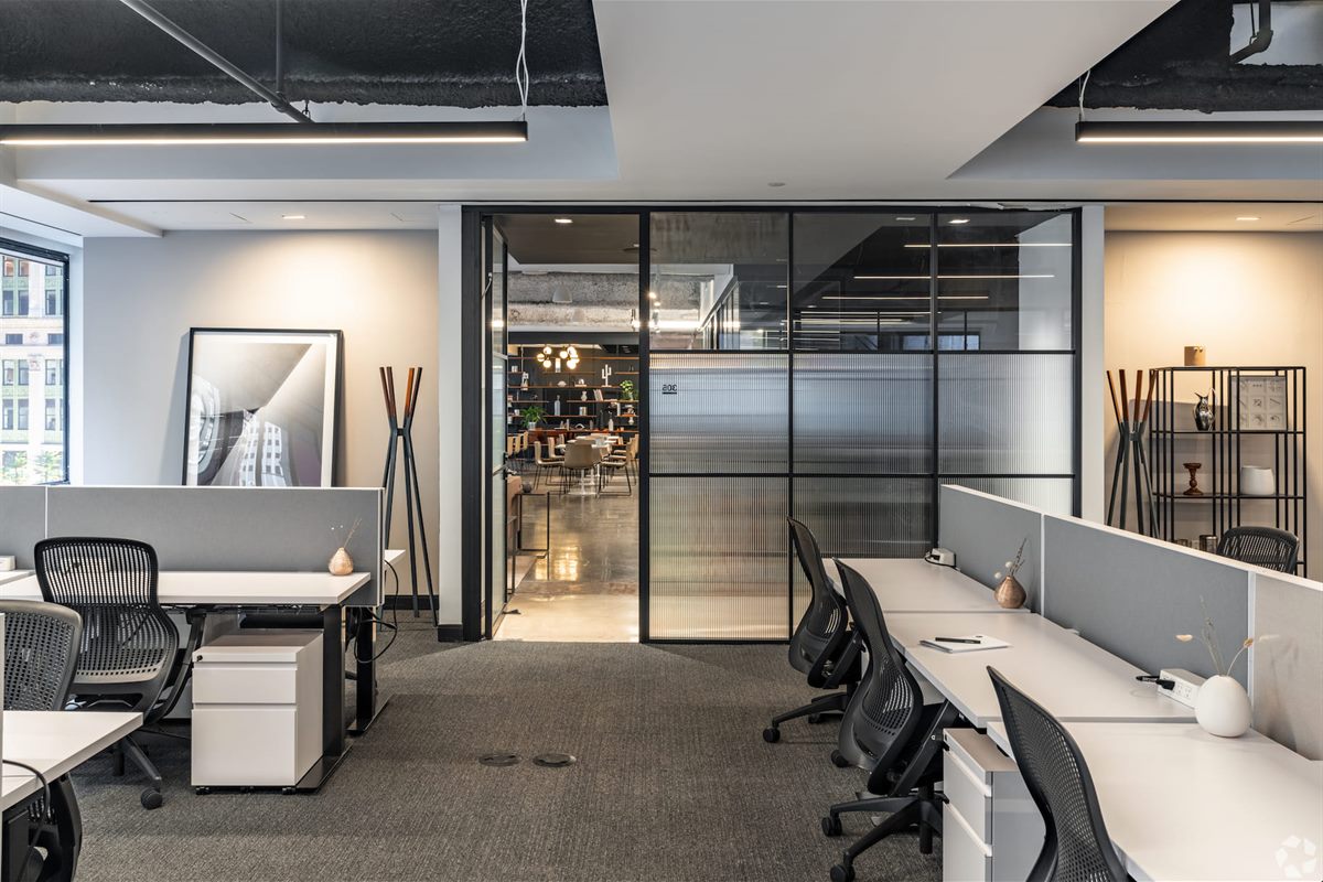 A modern commercial office running on Estaton Workplace